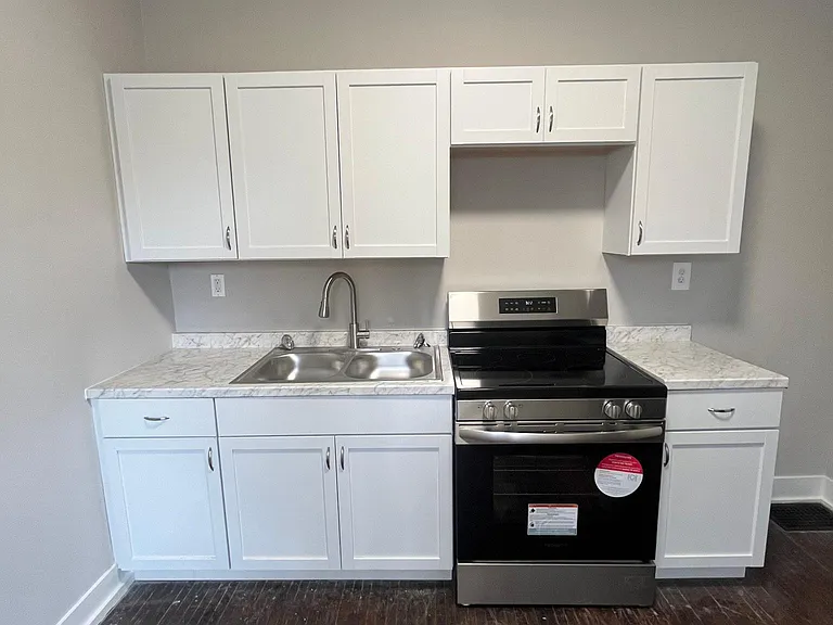 2126 Webster St #1/2 — Photo 4