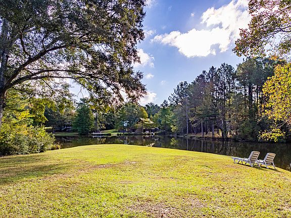 2nd image of 207 Hickory Hill Dr