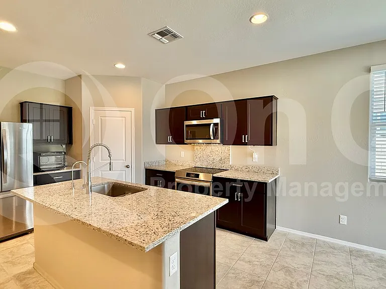 1172 W Paradise Way — Photo 2
