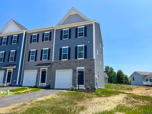 700 Mulligan Ct, Maidsville, WV 26541