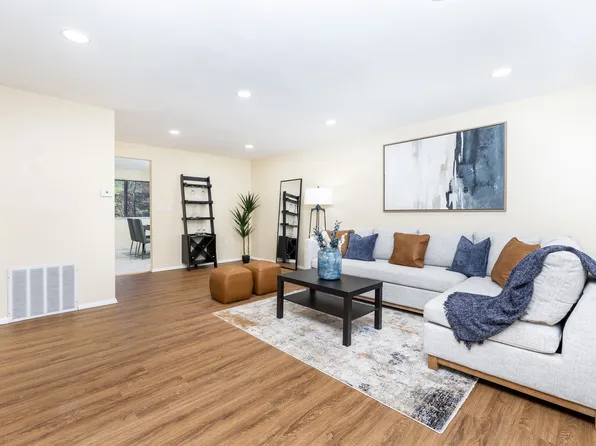 47 Conestoga Way, Glastonbury, CT 06033