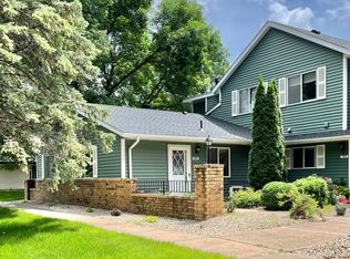 1186 W Royal Oaks Dr, Shoreview, MN 55126