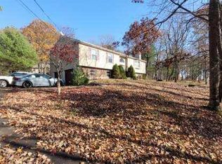 108 Aspen Dr, Milford, PA 18337