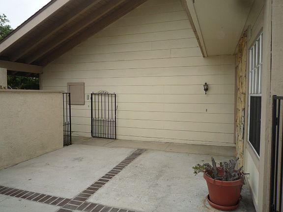 3rd image of 25366 Felicia Ct