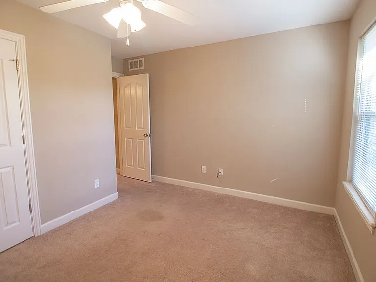 1311 Raleigh Dr — Photo 30