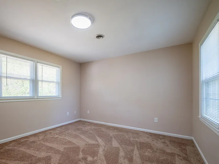 2561 Rutrough Rd — Photo 40