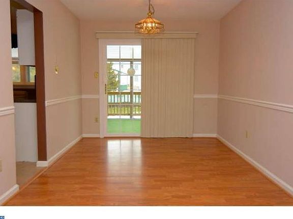 5th image of 127 W Charles St