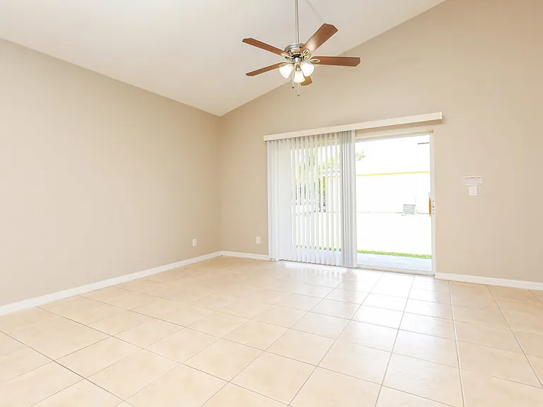 2101 Woodsedge Dr — Photo 6