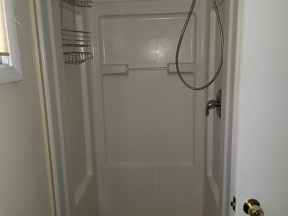 3rd image of 423 E 9th St #2