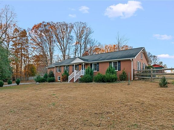 4th image of 5811 Meadow Ln