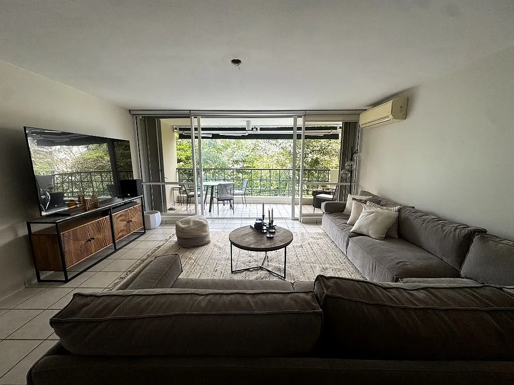 3 bed, 2.0 bath, 1594 sqft, $3,250 — Photo 2