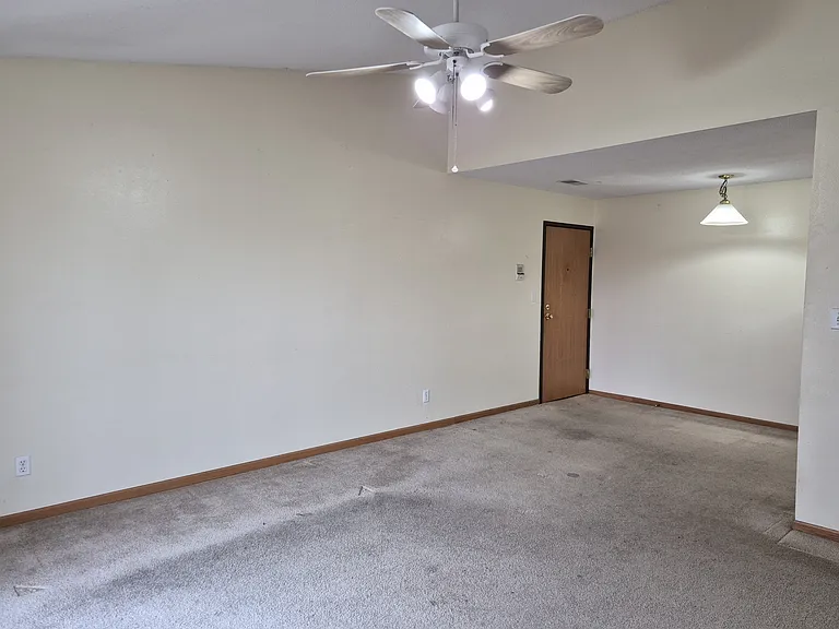 3507 Queen Dr - 7 — Photo 4