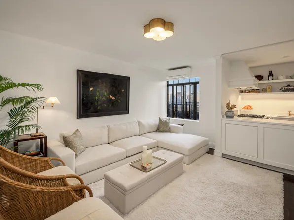 5 Tudor City Place image 7 of 9