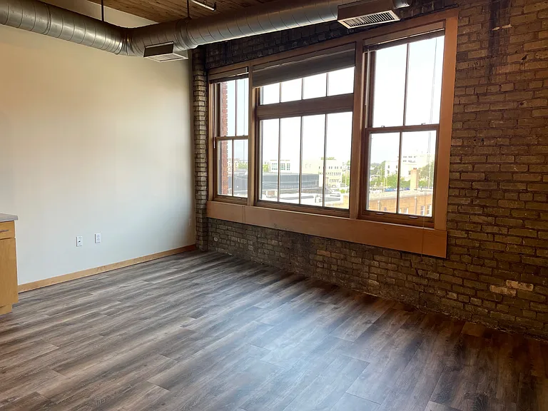 309 Roberts St N #401 — Photo 13