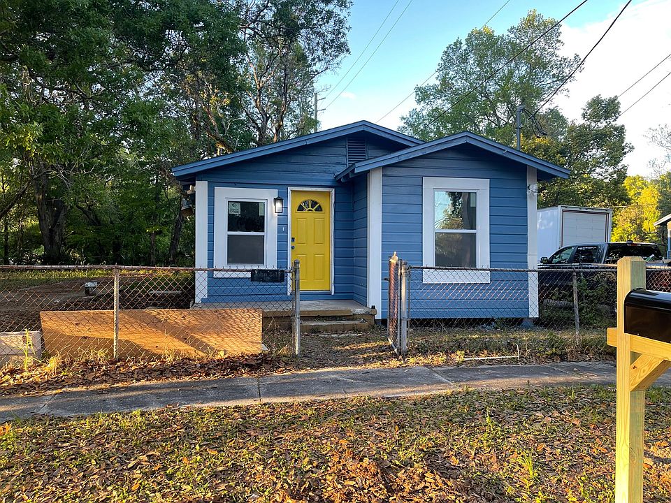 1st image of 2103 W 1st St