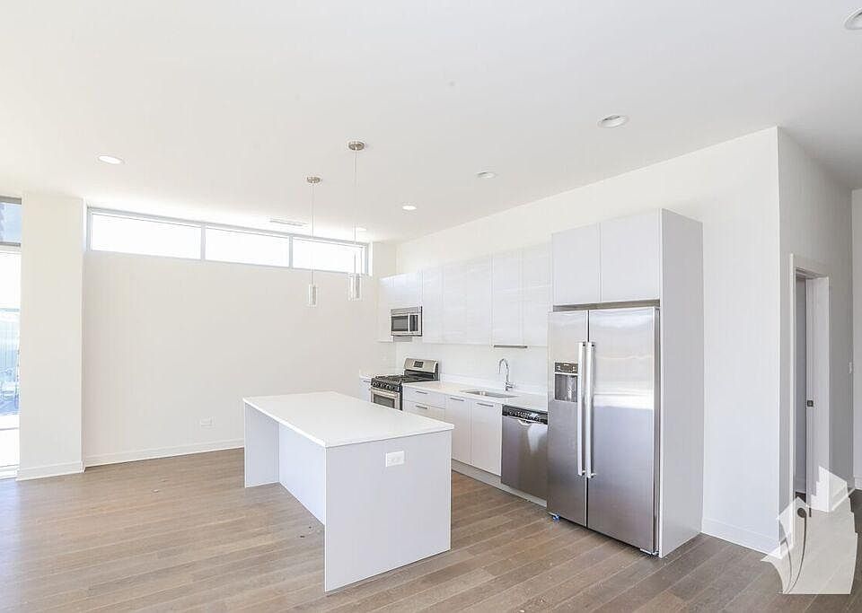 1st image of 858 N Franklin St #11
