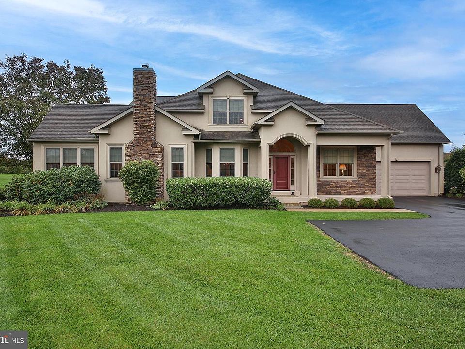 1st image of 284 Country Club Dr