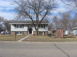 1901 14th St E, Glencoe, MN 55336
