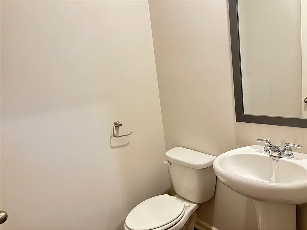 3 bed, 2.5 bath, 1965 sqft, $2,400 — Photo 3