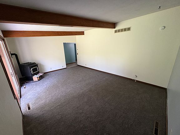 4th image of 1300 Eastridge Dr