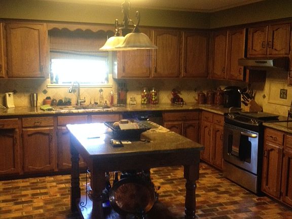 3rd image of 23050 Sunnyside Ln