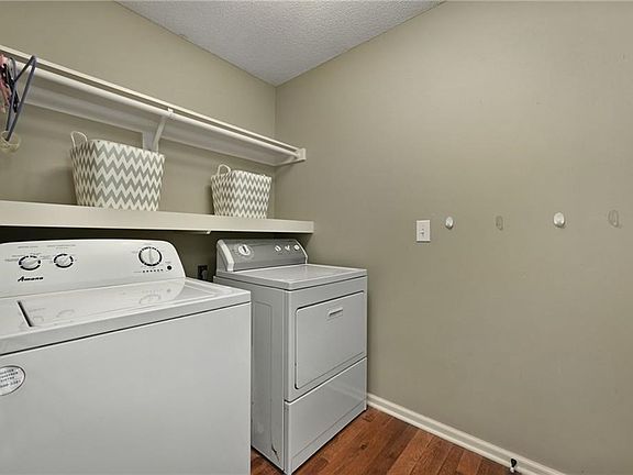 4th image of 707 Condor St