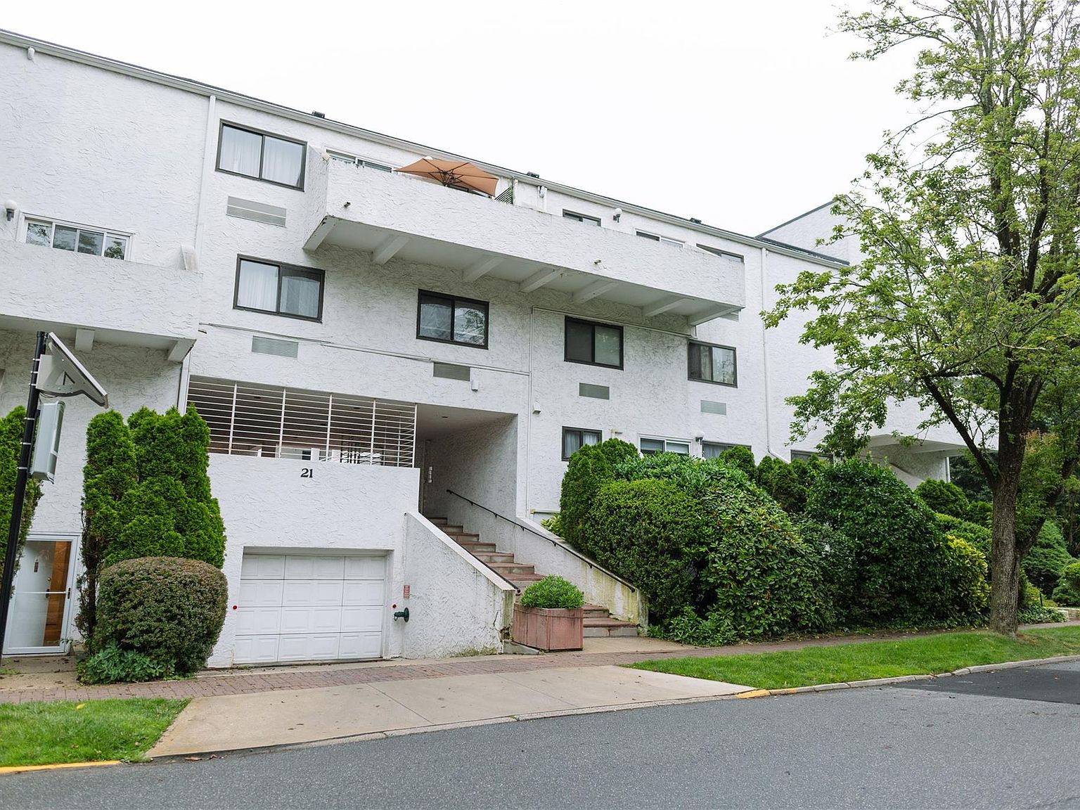 21 Canterbury Road #3, Great Neck, NY 11021 | Zillow