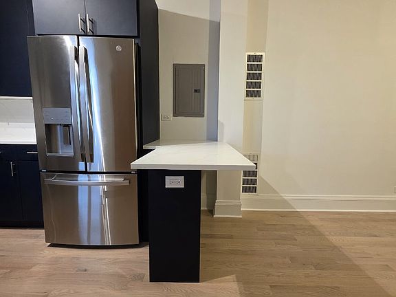 4th image of 5302 S Blackstone Ave #3