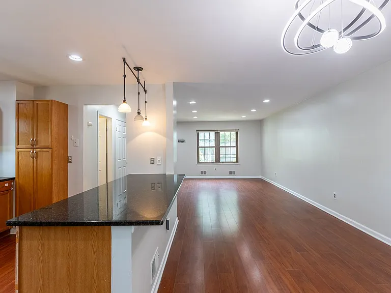 183 Durham Ave — Photo 6