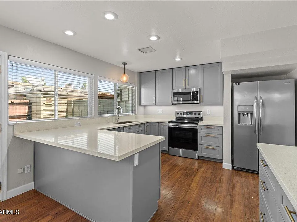4233 N Miller Rd
