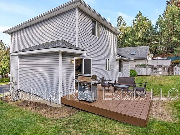 3rd image of 607 W Persimmon Ln