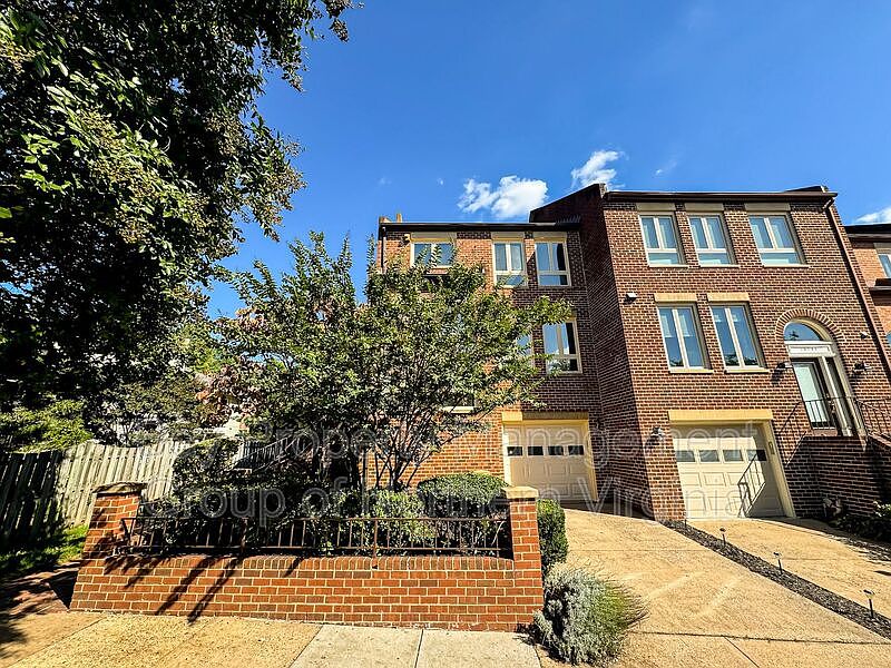 1st image of 10196 Turnberry Pl