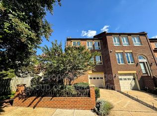 10196 Turnberry Pl, Oakton, VA 22124