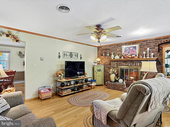 5th image of 647 Mimosa Dr