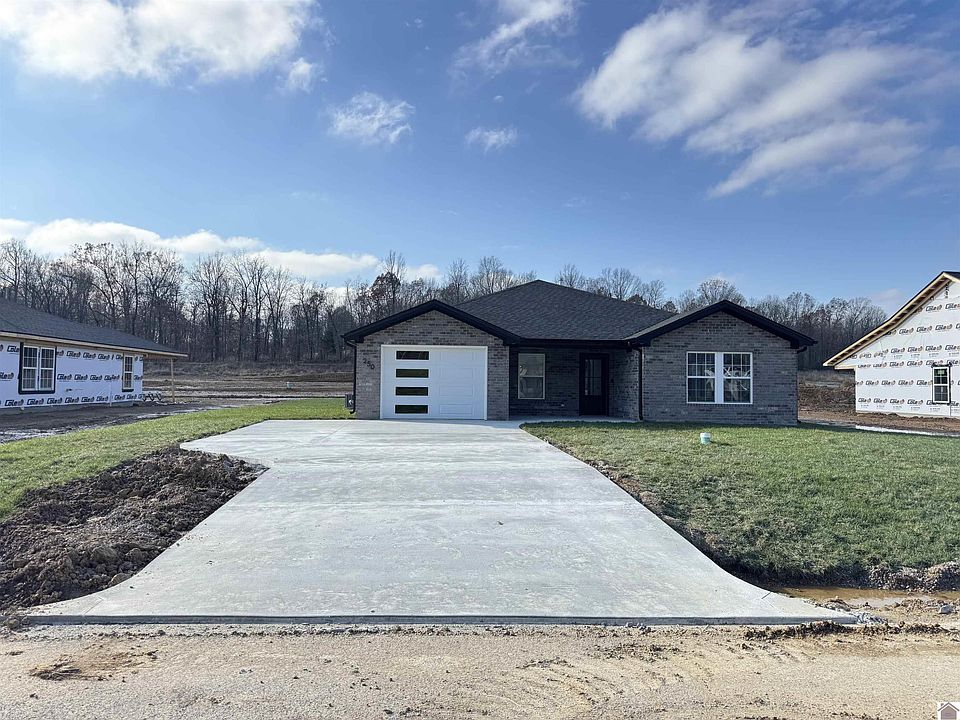 1st image of 250 Clover Cres