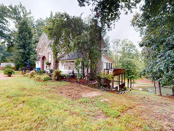 3rd image of 150 Walnut Lane Ext