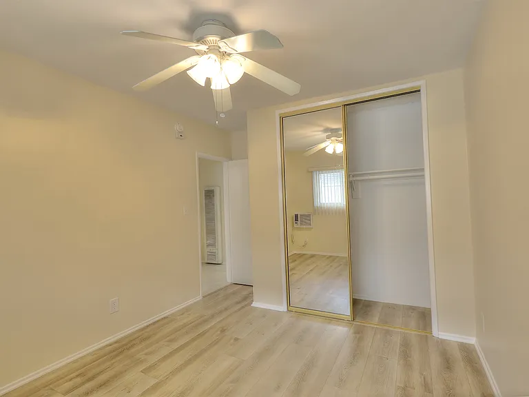 4808 Riverton Ave #6 — Photo 17