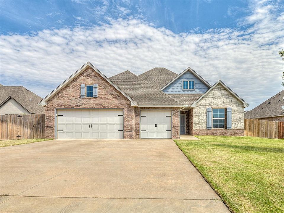 1st image of 61 Hickory Cir
