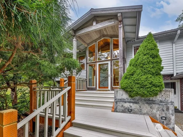 9022 NE 152nd Place, Kenmore, WA 98028