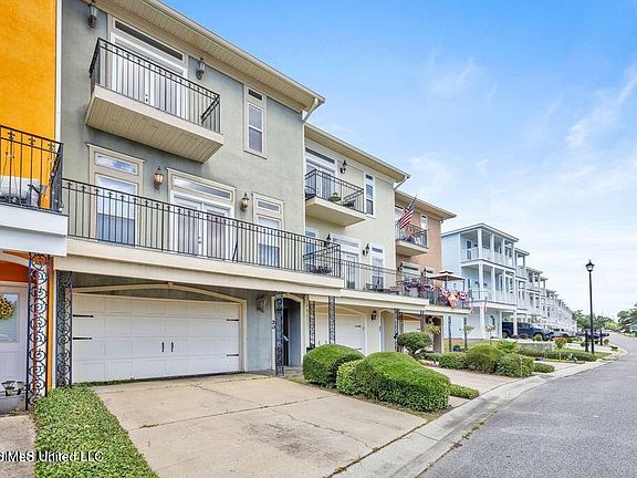 5th image of 30 Oak Alley Ln