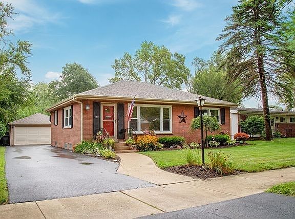 Driveway/Garage