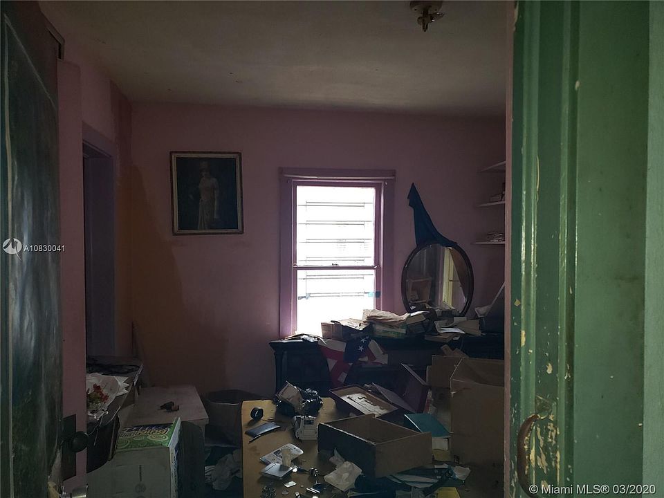 2nd image of 805 Tequesta St