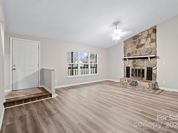 5th image of 212 King George Ln