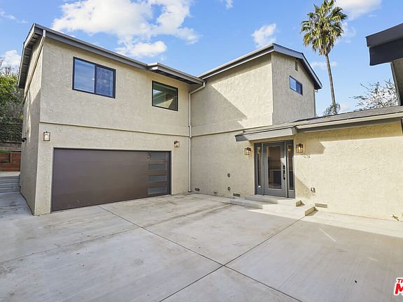 3rd image of 4762 Charters Ave