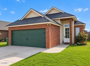 104 Meadowhollow Dr, Youngsville, LA 70592