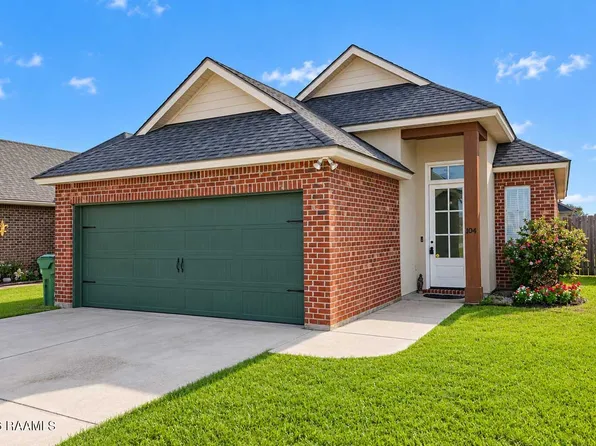 104 Meadowhollow Dr, Youngsville, LA 70592