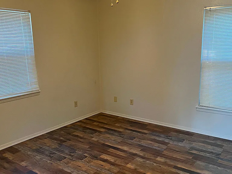 9009 Clusters Dr — Photo 14