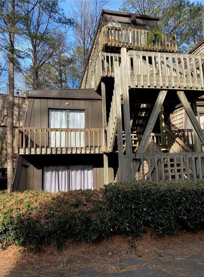 3200 Rim Cove Dr — Photo 1