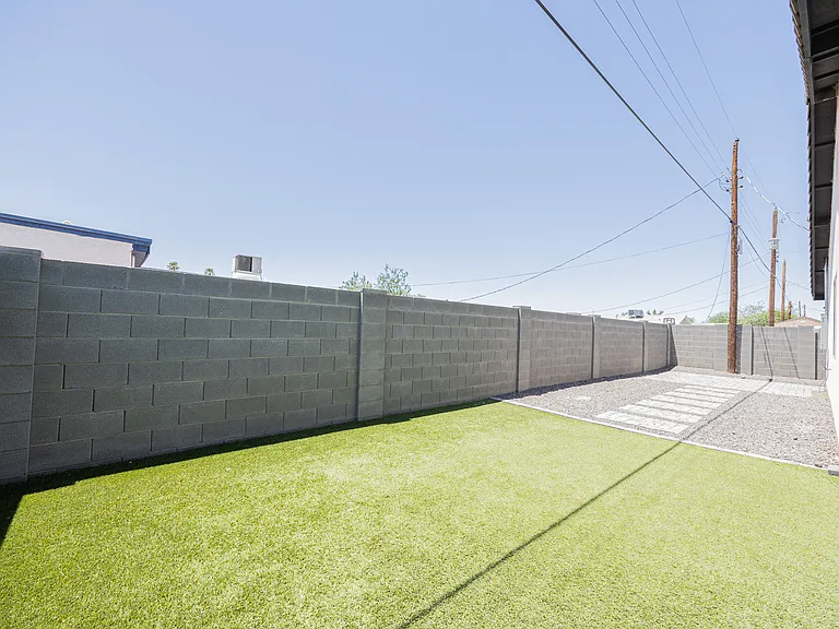 2547 E Illini St — Photo 25