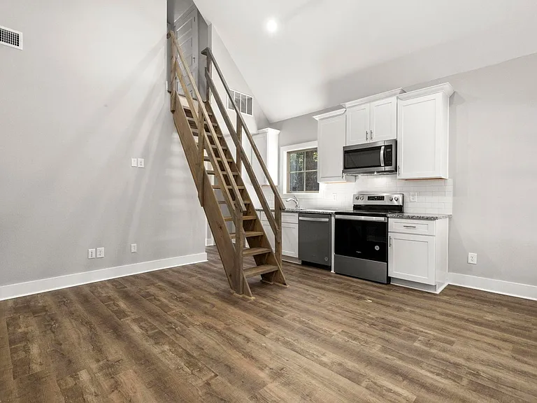 5777 Lee Road 137 — Photo 3